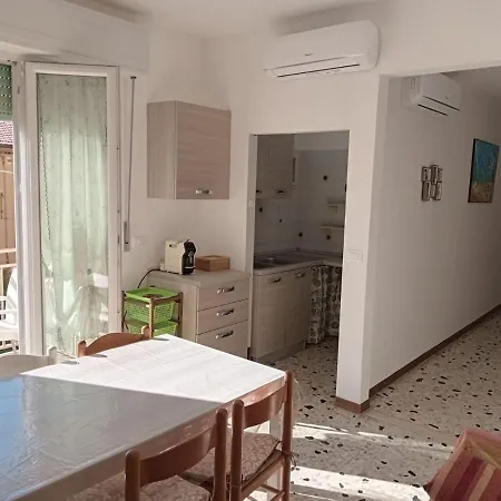 Brezza Marina A 30 Mt Dalla