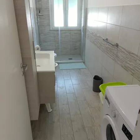 Brezza Marina A 30 Mt Dalla