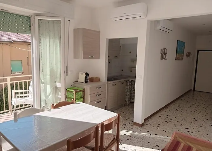 Brezza Marina A 30 Mt Dalla