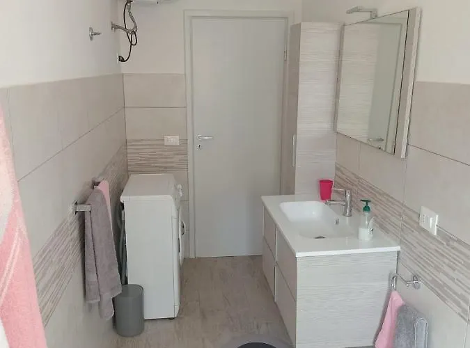 Brezza Marina A 30 Mt Dalla